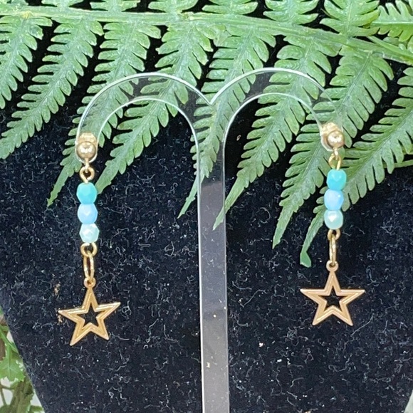 ⭐️Adorned Crown artisan assemblage gold star blue green bead post earrings - Picture 2 of 8